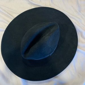 Zara hat